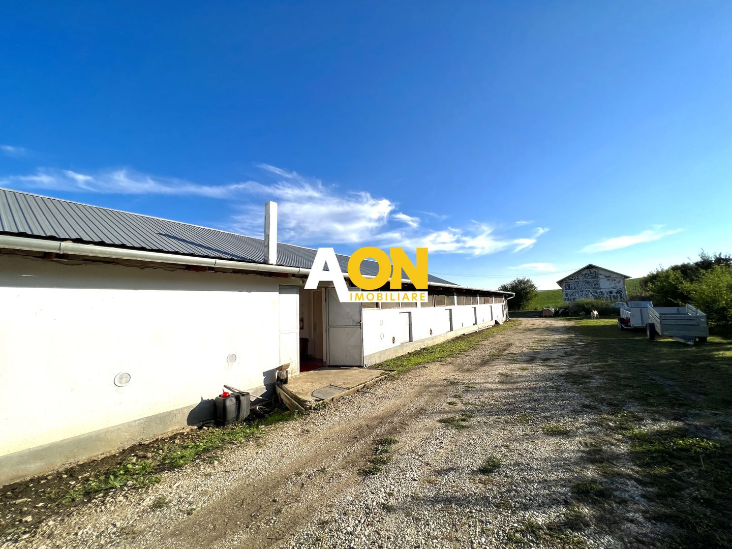 Ferma de vanzare cu 550MP utili si 27.500MP teren la asfalt - Poză 4