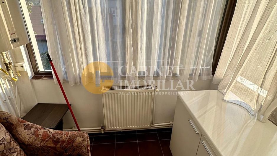 Nicolina- Etaj 3 - 2 Camere Decomandat Bloc 1986 - Poză 3