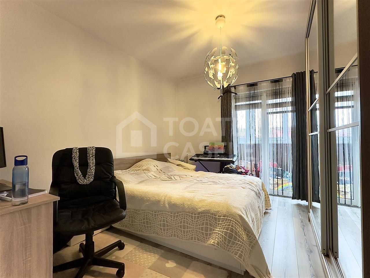 Apartament cu 3 camere de vanzare in zona Eroilor, Floresti - Poză 1