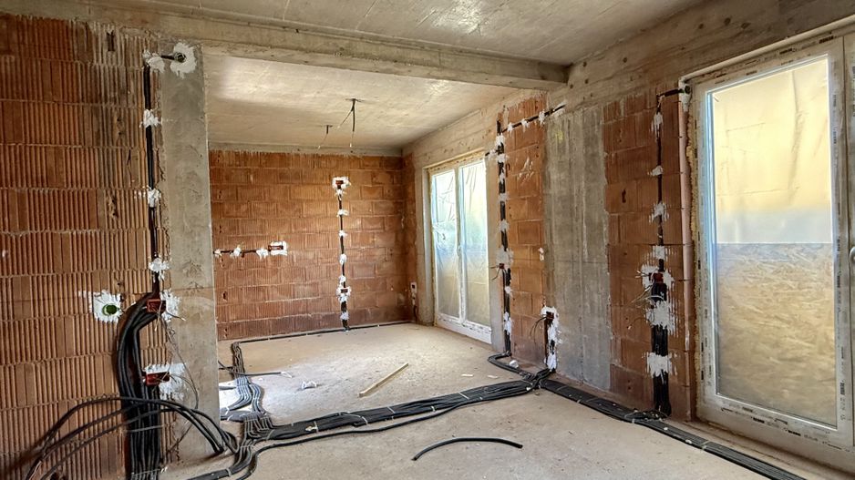 PROIECT DEOSEBIT CU GARAJ- LA ROSU - Poză 2