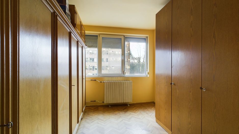 Apartament cu 3 camere, etaj intermediar - Poză 10