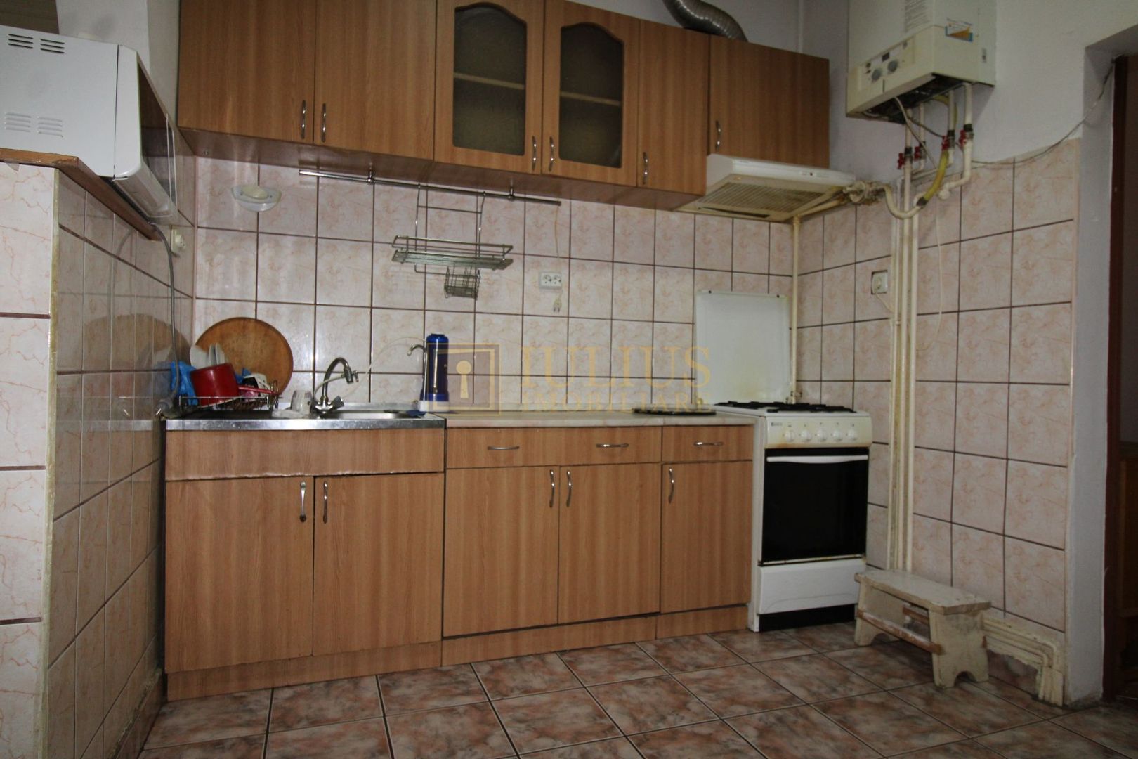 ideal pentru studenti sau o familie, cladire istorica, centrala proprie - Poză 14