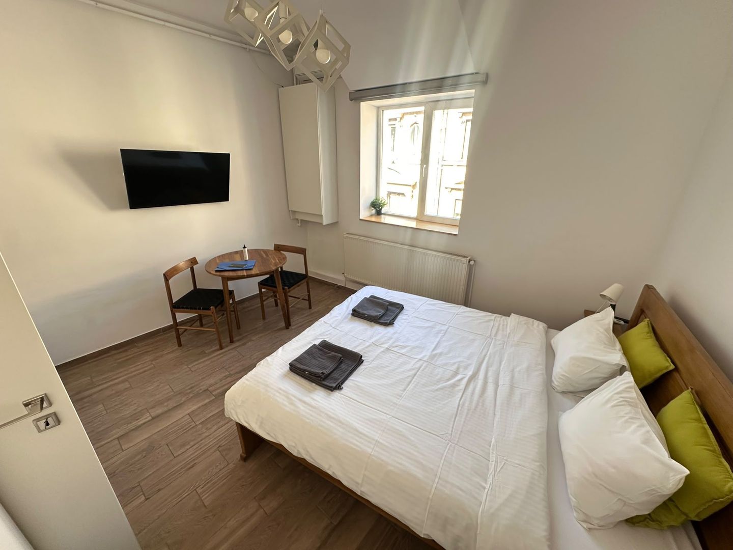 De vanzare 2 camere zona Ultracentral/Str.Lipscani/Centrala Proprie - Poză 1