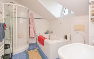 CASĂ TIP DUPLEX | ÎNTR-O ZONĂ LINIȘTITĂ | 6 CAMERE | RĂDĂUȚI - Poză 14