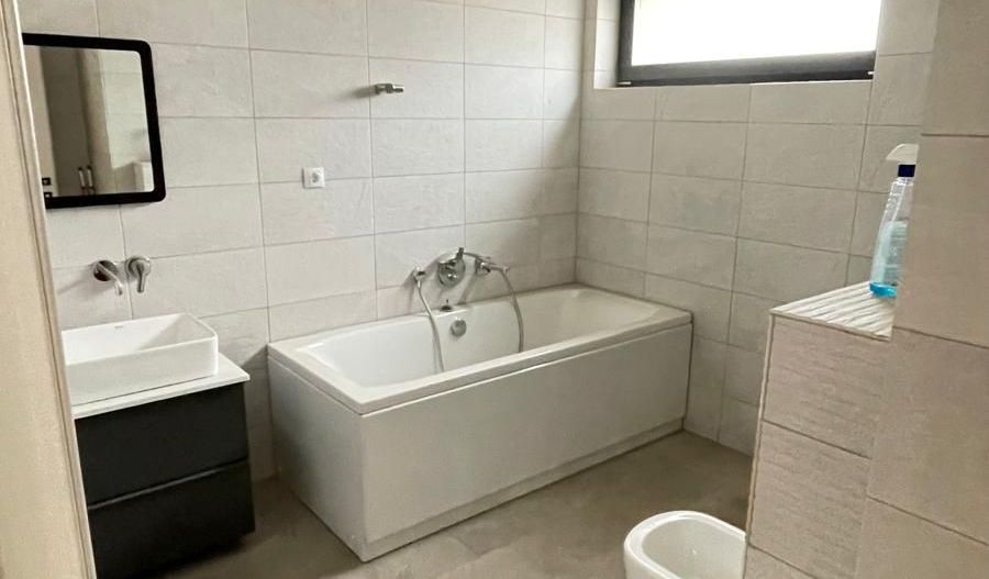 VILA DE INCHIRIAT PARCARE   BIROURI ZONA  PIPERA - Poză 8