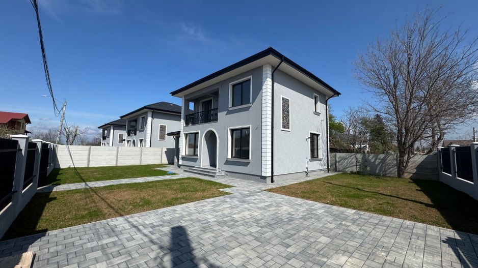 VilE stil Neoromaneasc Tunari, TOATE UTILITATILE, curte GENEROASA - Poză 2