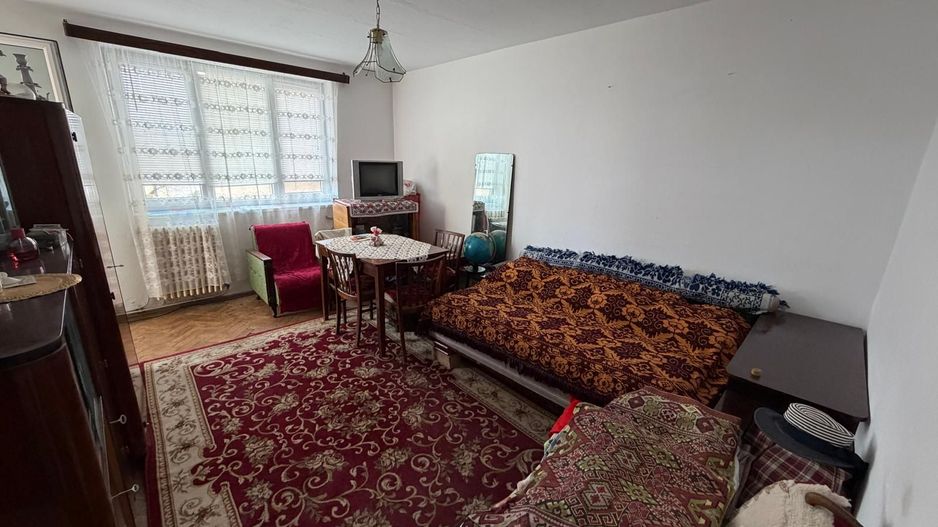 Apartament 3 camere, etaj 2 - zona Centru - Poză 1