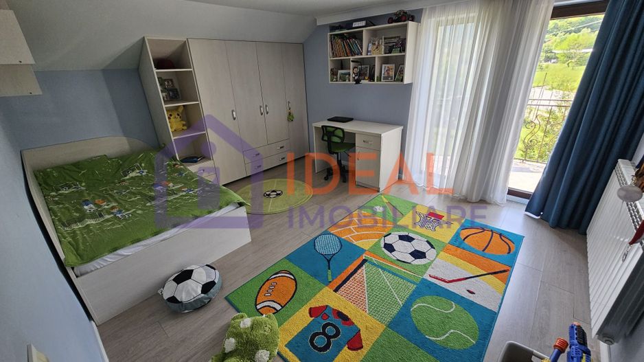 Vila Moderna cu 5 camere, garaj si 921 mp de curte, in Tocile - Poză 18