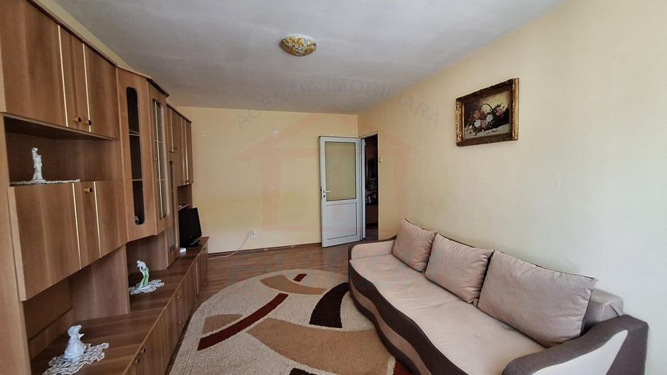 🏛️ De închiriat 2 camere, Micro 20, 350 euro/luna - Poză 1