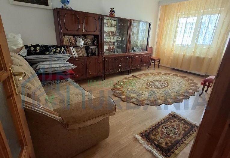 Apartament cu 2 cam D Dacia peste stradă de Biserică - Poză 2