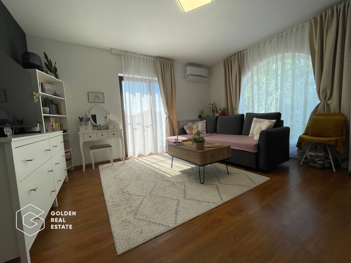 Apartament superb cu 2 camere, gradina de 50 mp, Dumbravita - Poză 1