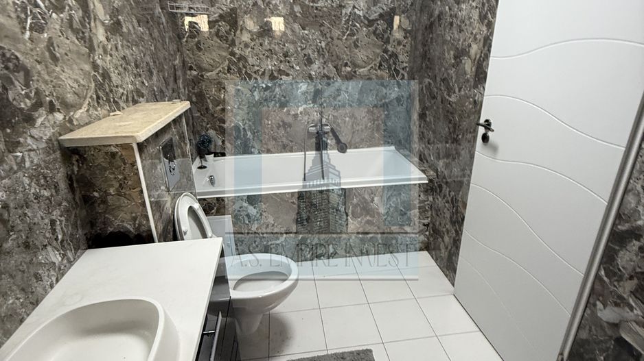 Casa 10 camere, 5 bai, 380 mp teren - zona Astra - Poză 23