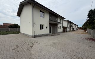 Carport. Toate utilitatile. In vatra veche la asfalt. - Poză 3