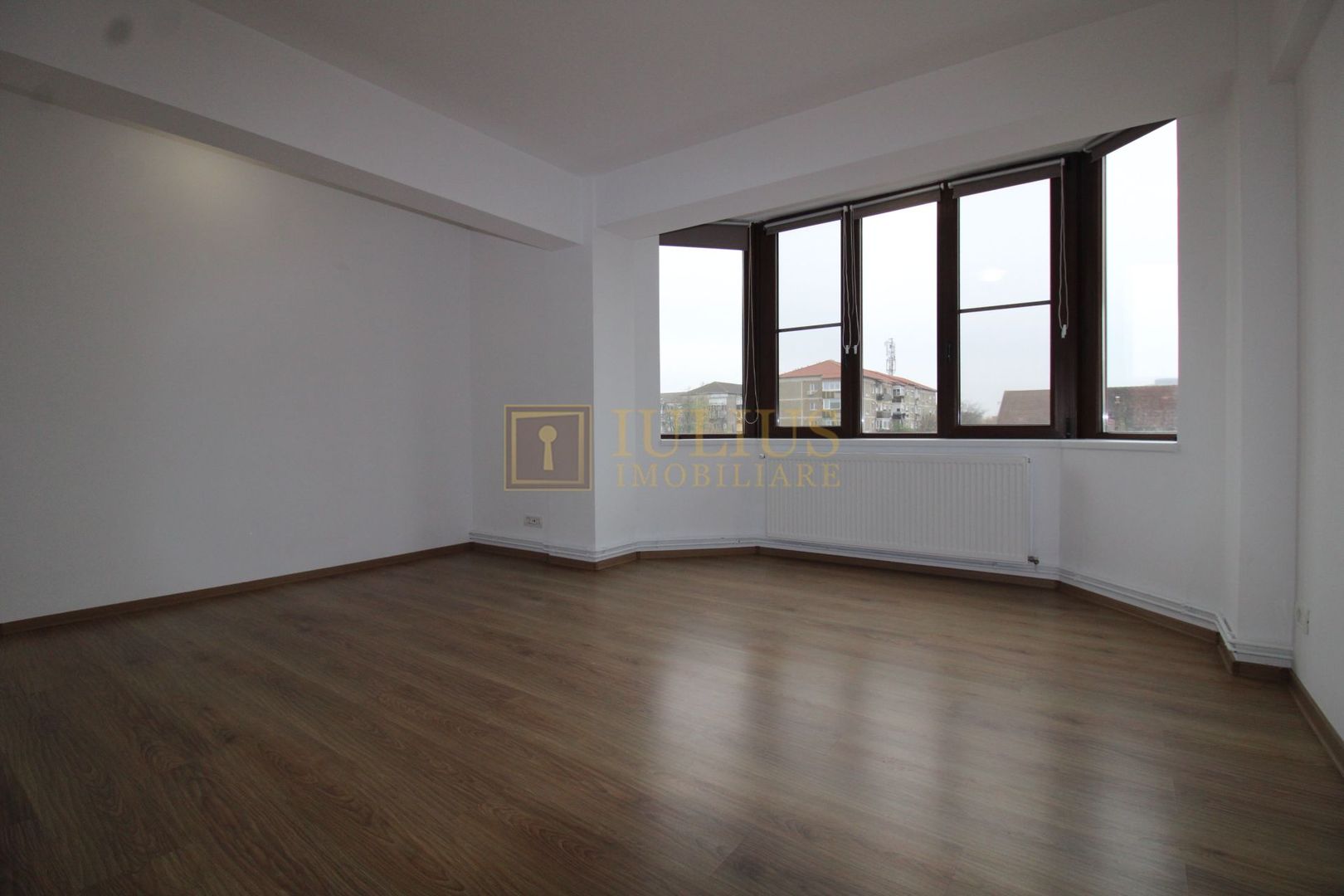 8 incaperi, 2 bai, centrala proprie, 3 locuri de parcare; Lipovei. - Poză 20