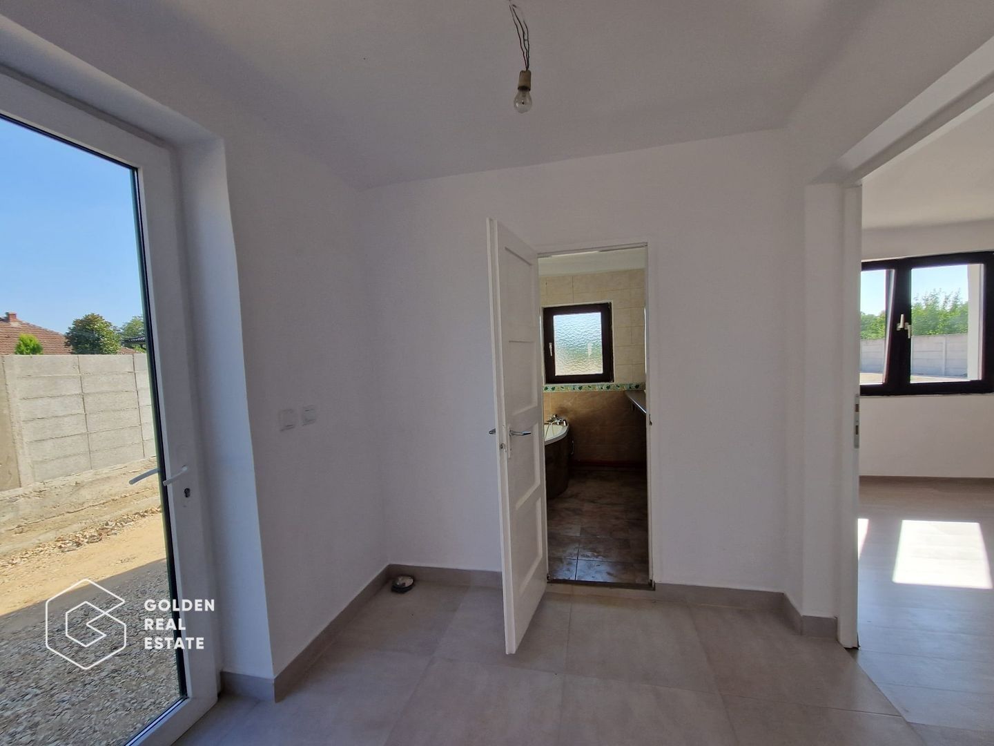 Teren 900 mp cu cladire de birouri pt depozit, parc auto,  centru logistic, etc - Poză 8