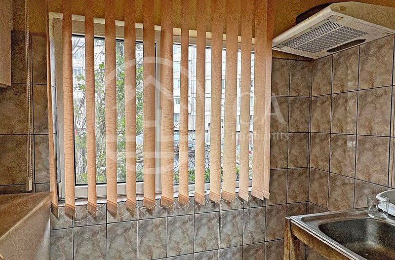 Apartament cu 3 camere de vanzare in zona Rogerius, Oradea - Poză 3