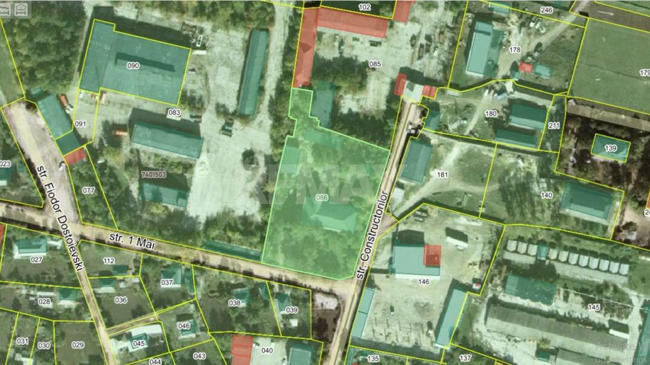 De vânzare teren cu construcții în orașul Sângerei – 56,7 ari - Poză 1