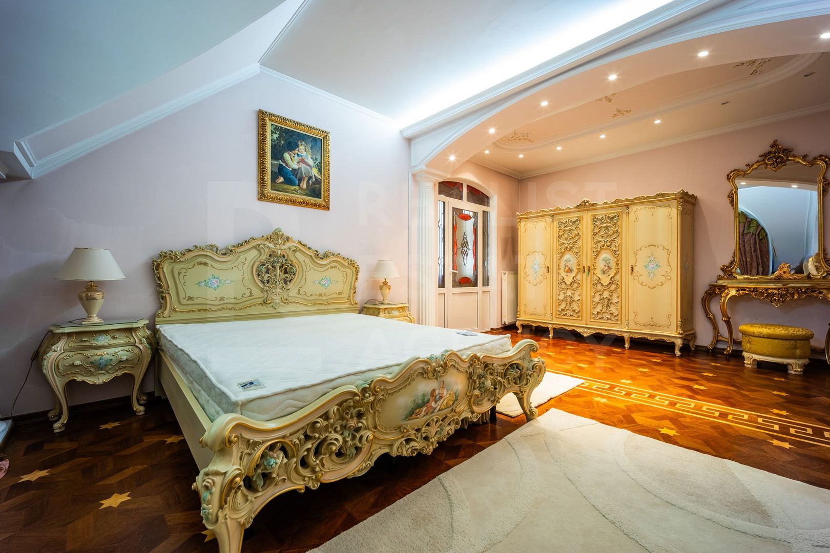 Se oferă spre chirie casă exclusivistă amplasată în Centul orașului - Poză 29