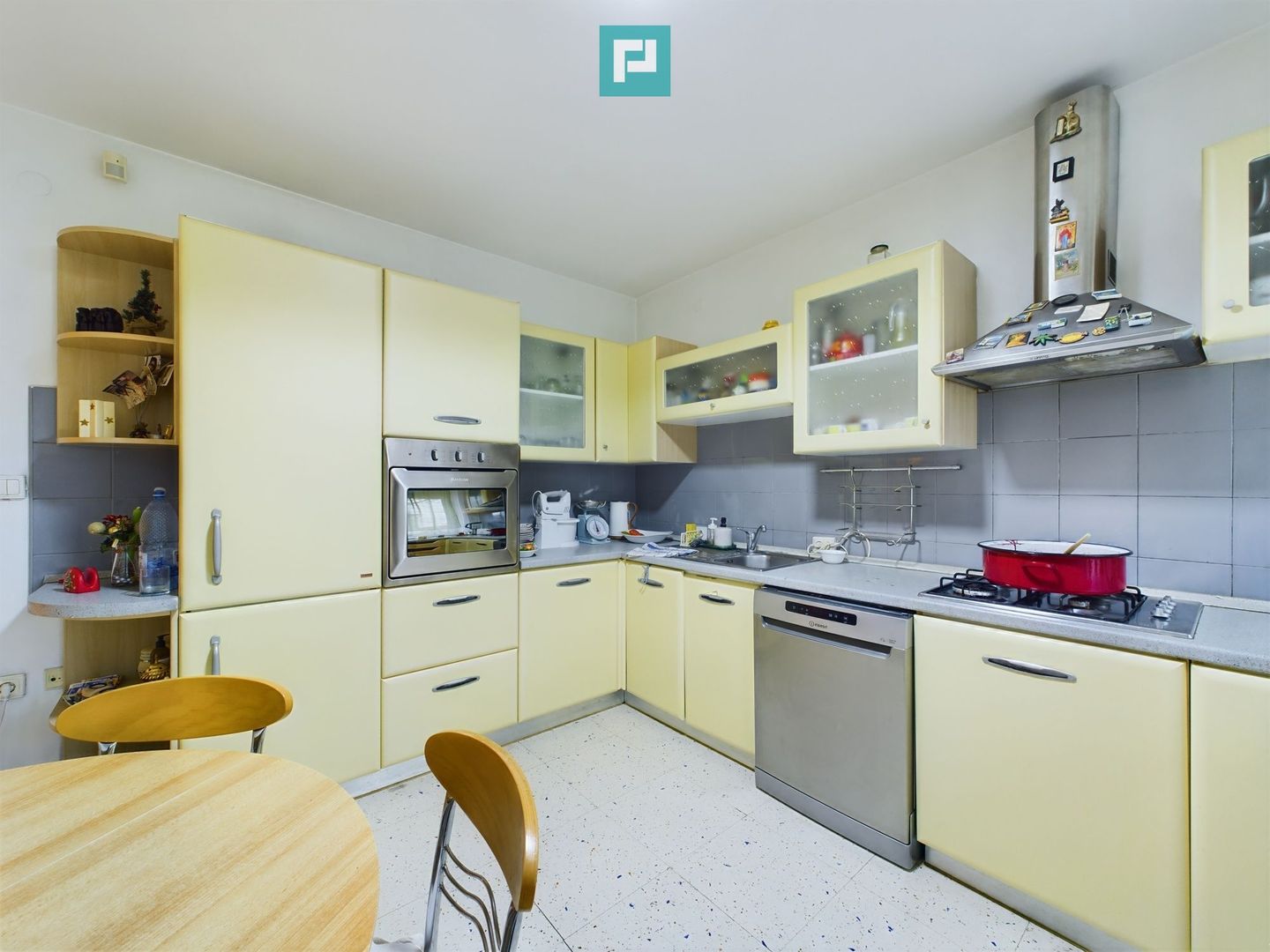 Casă situată Central în Dumbrăvița - Poză 9