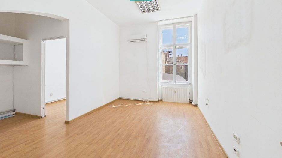 Apartament luminos cu 3 camere ultracentral - Arad - Poză 9