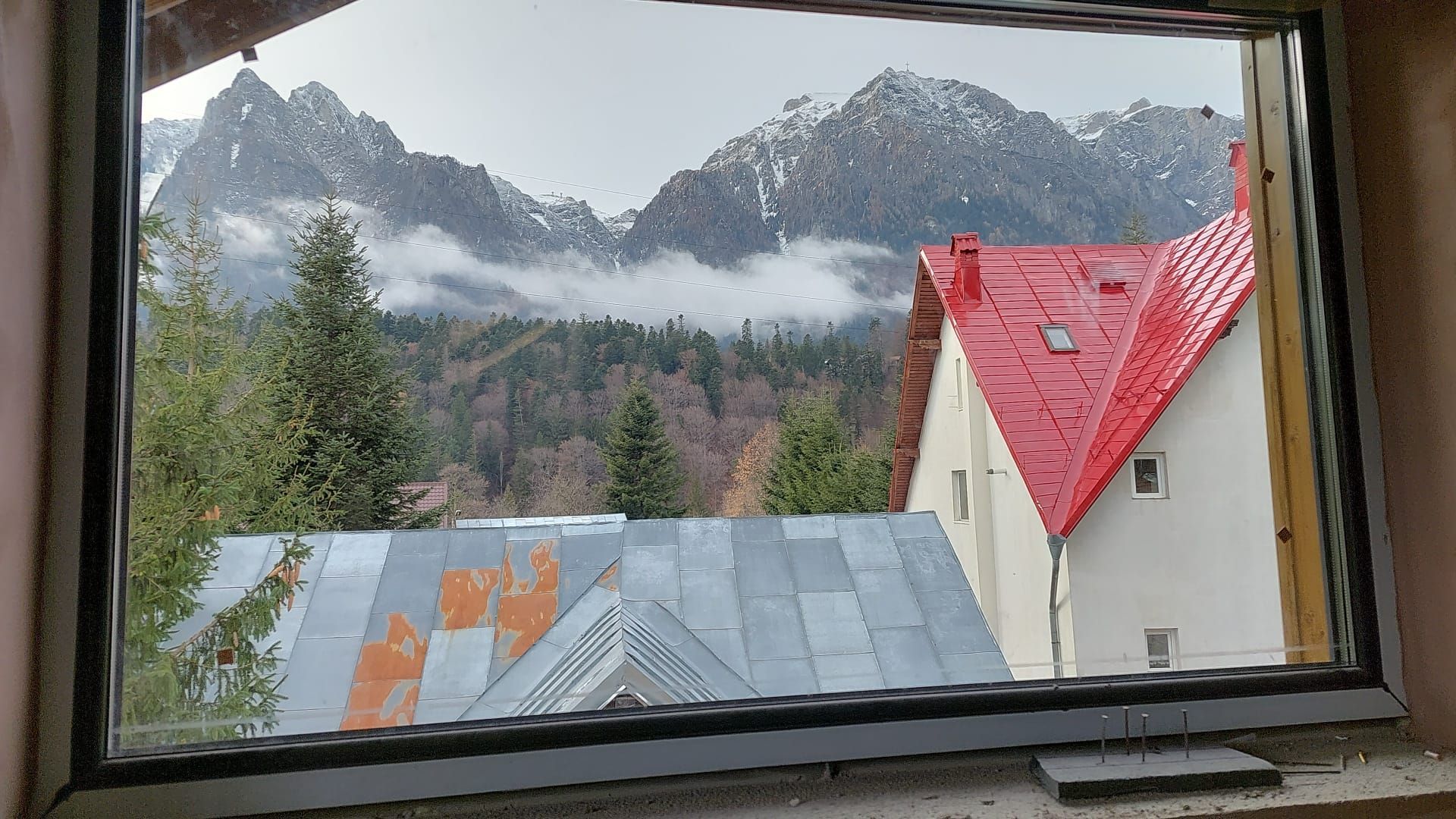 Apartament cu 2 camere 65,10 mp + 30 mp pod - vedere la muntii Caraiman Busteni - Poză 17