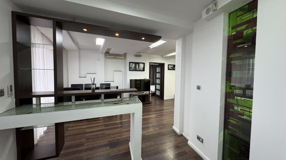 Super apartament in blocul turn de la OMV - Poză 1