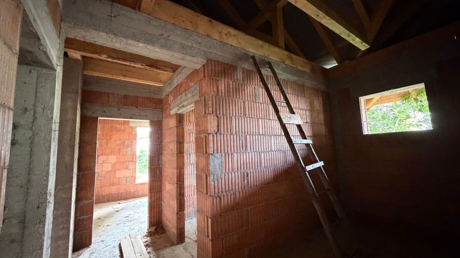 Casă de vânzare 260 mp utili + 1052 mp teren in centrul orasului Covasna - Poză 7