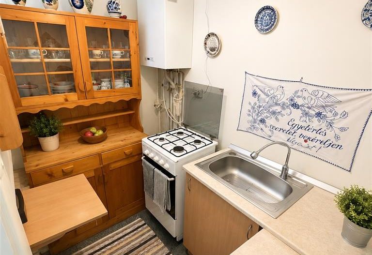 Garsoniera cocheta, baie si bucatarie proprie, etaj 3, Aleea Carpati, investitie - Poză 2