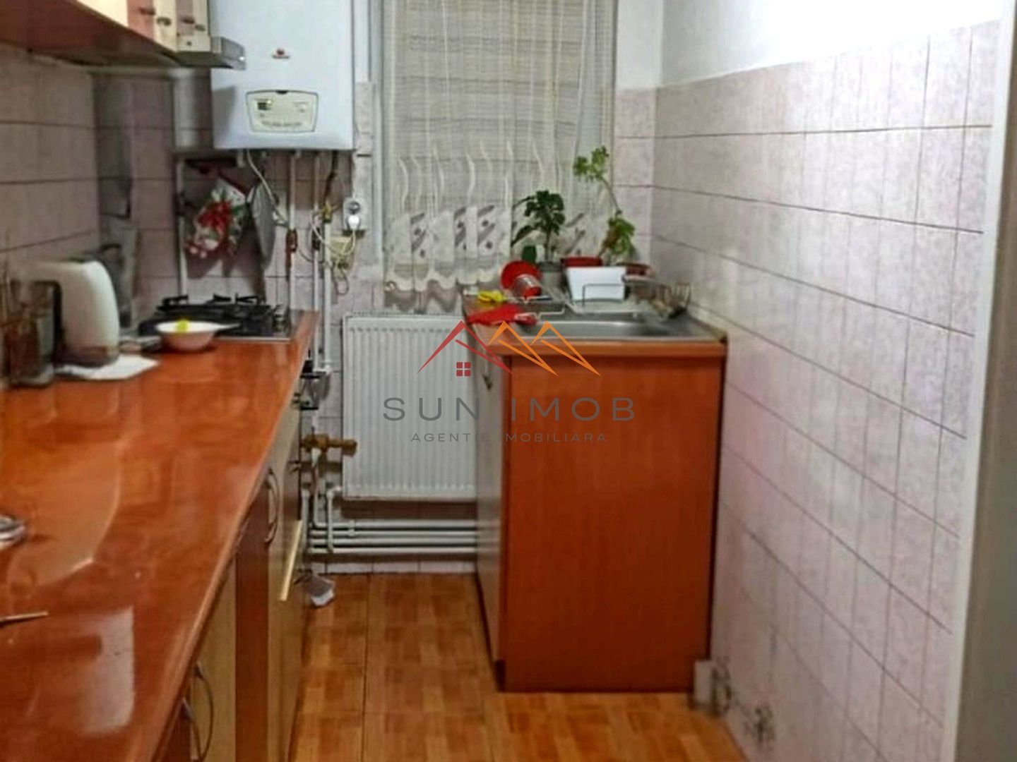 Apartament 3 camere - parter, Piața centrală - Câmpina - 69500 EURO - Poză 3