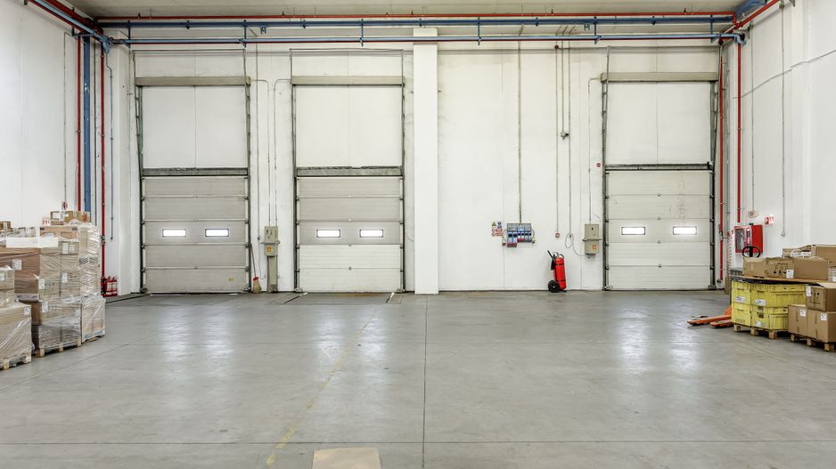 Hala in Arad 1000 mp cu Platformă Auto - Poză 1