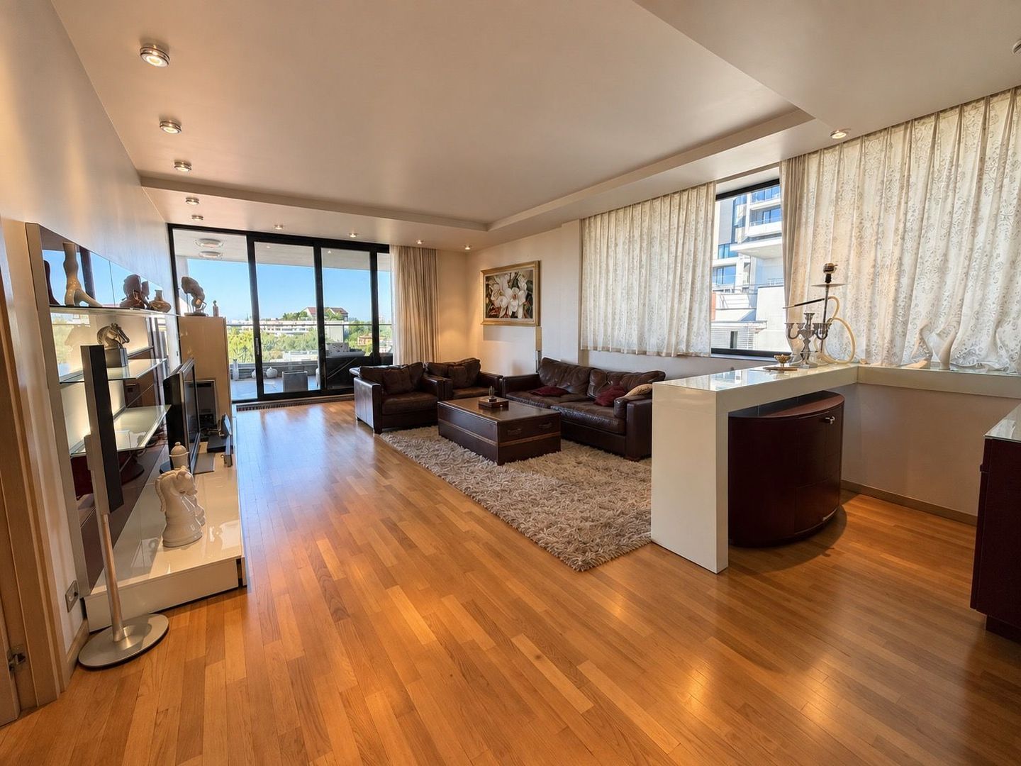PENTHOUSE IN HERASTRAU — O RESEDINTA CARE TINE PASUL CU VIATA TA - Poză 4