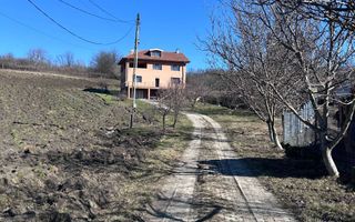 Casă modernă și spațioasă, 6400 mp teren, terase si garaj 389.000 € - Poză 2