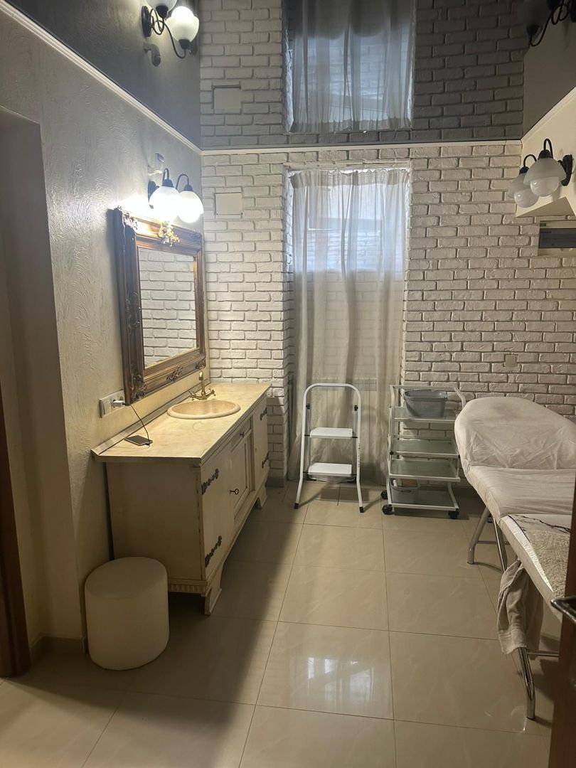 Spațiu comercial, ultracentral 125 mp – Oradea, Piața Unirii. 309 00 E - Poză 9