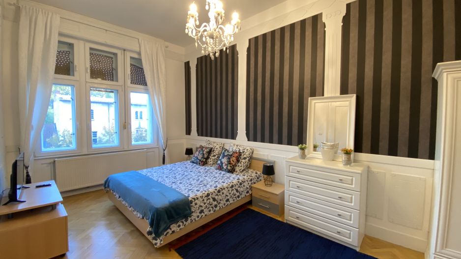 Cladire Istorica, 4 camere, 134 mp, Renovat, Zona Sinaia, Comision 0% - Poză 5