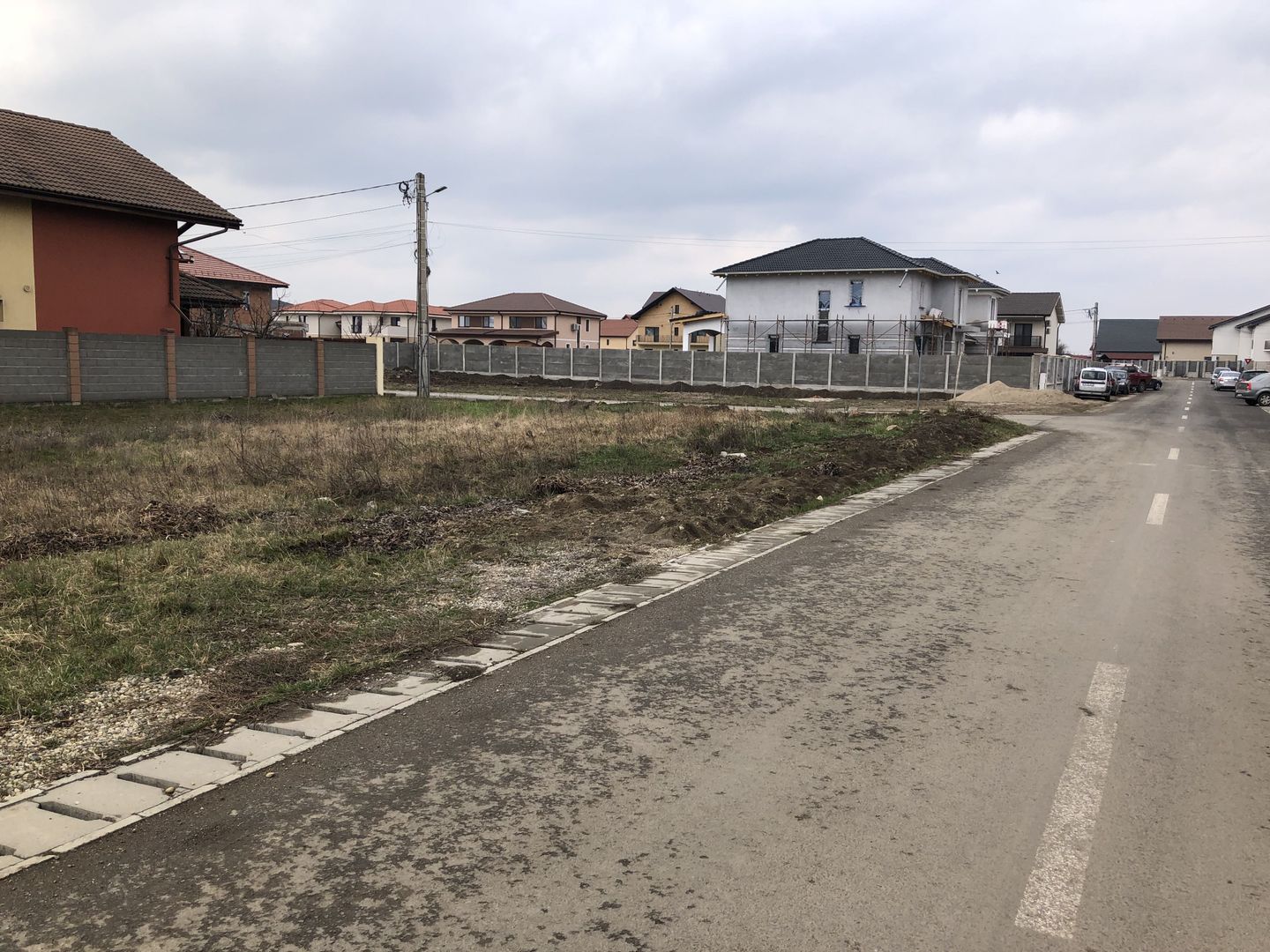 Teren 622mp -2 fronturi str comision 0 - Poză 1