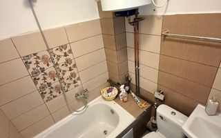 2 camere| vis a vis de Liceul Loga| zona superba, linistita| centrala proprie| - Poză 12