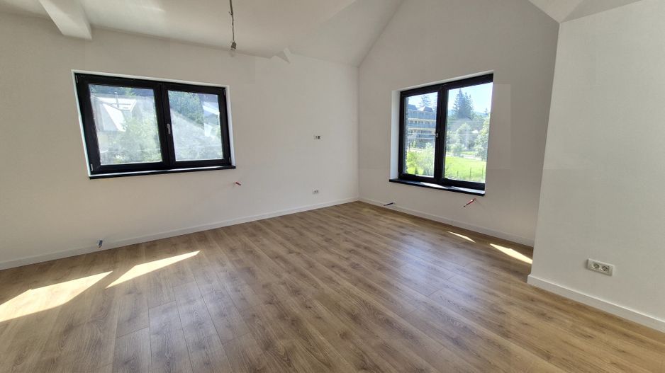 Apartament cu 4 camere 125 mp (4 garsoniere) la cheie + 60 mp pod - Busteni - Poză 3