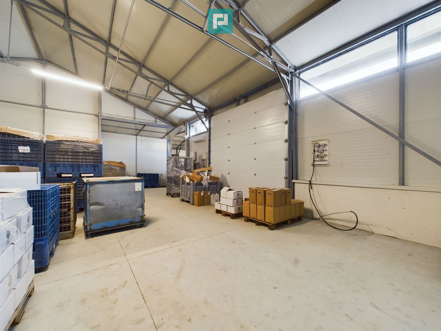 Hală de producție cu spații de birouri - Poză 5