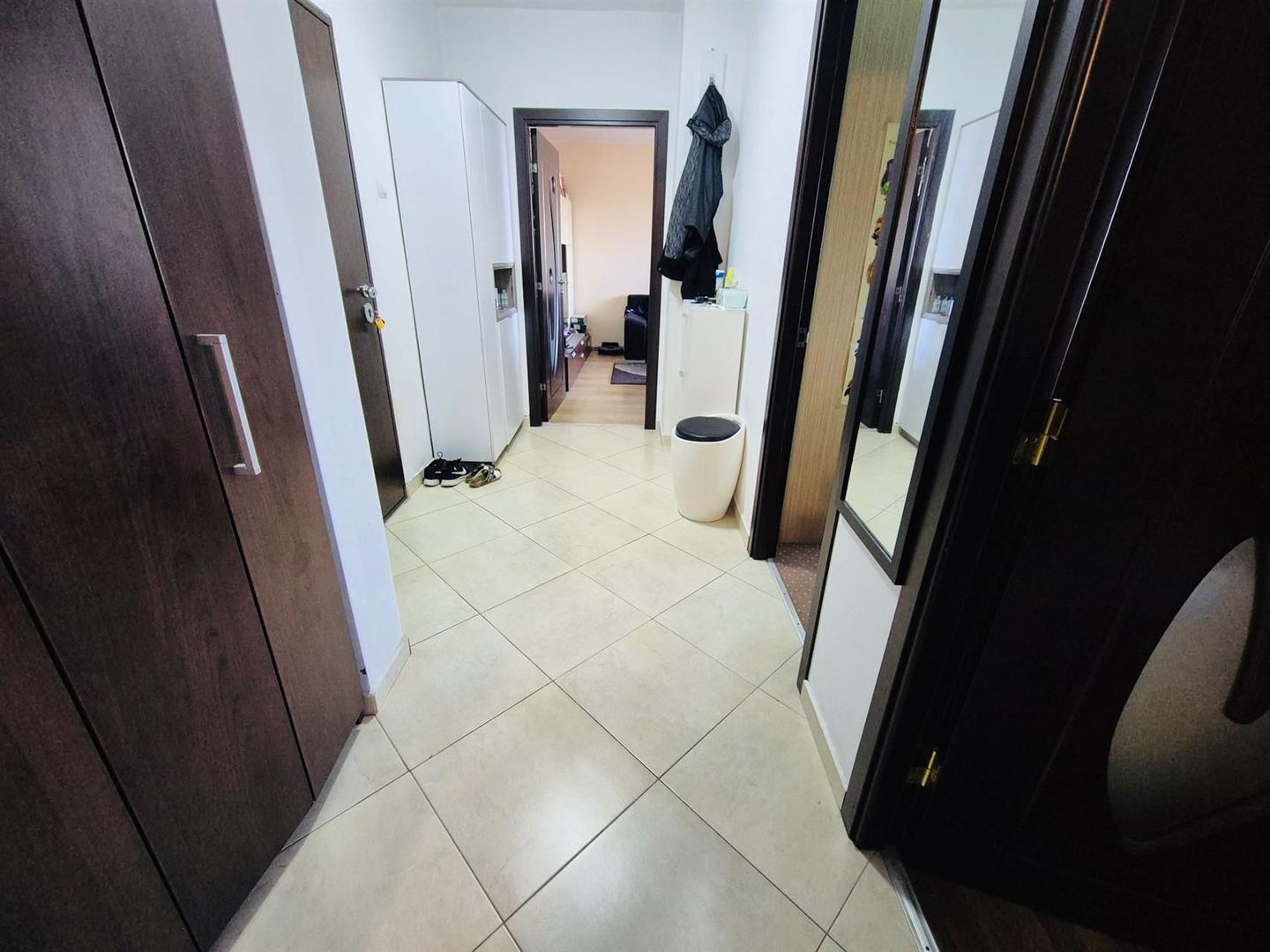 Apartament cu 3 camere decomandat Dacia - Poză 3