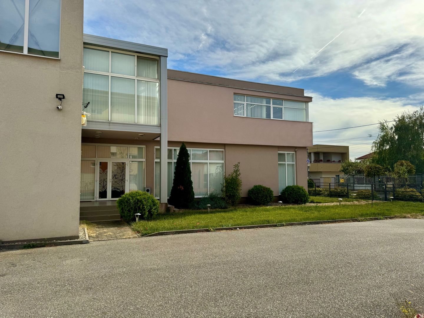 Clădire SAD de închiriat, situată la intrarea în Dumbrăvița - Poză 1