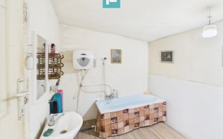 Casuță cu priveliște panoramică spre Cetatea Șiria - Poză 16