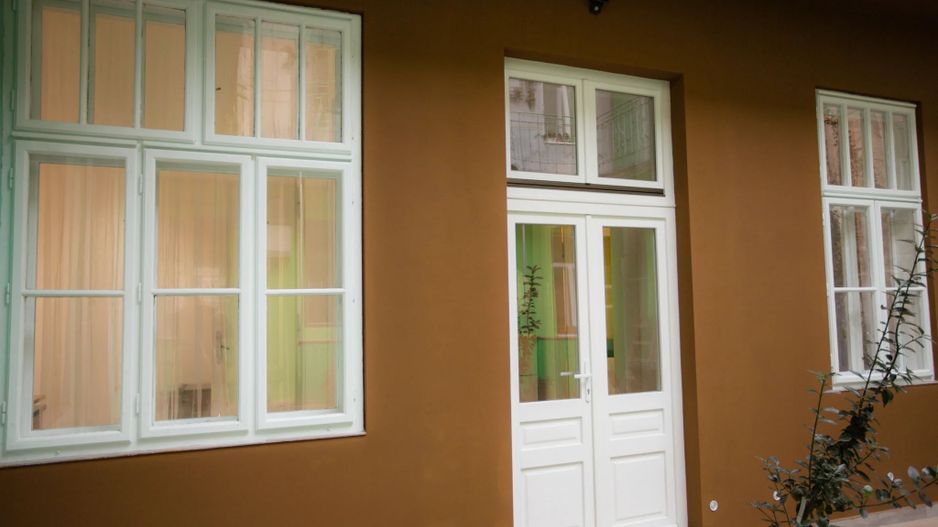 Chirie, apartament 2 dormitoare, central 550 E/lună (neg). Comision 0. - Poză 2