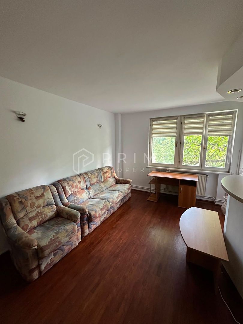 DE ÎNCHIRIAT: Apartament cu 3 camere | Cartierul Cornișa (Zona Zambara - Poză 1