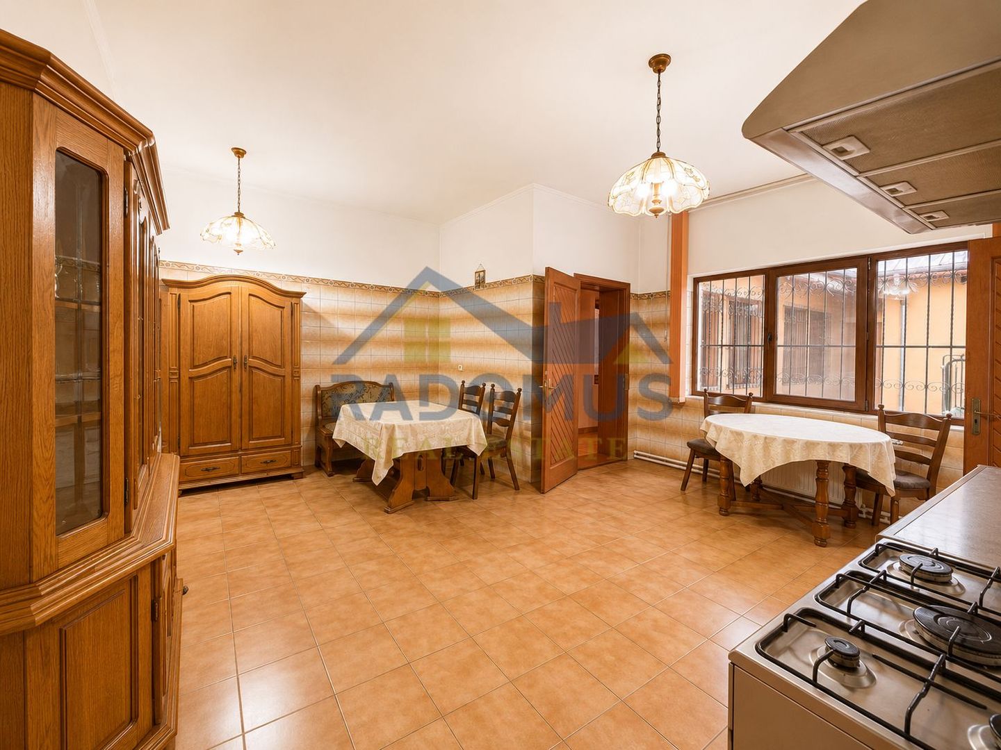Vila 4 camere | Teren 532 mp | Piscina si foisor | Str. Lupeni - Poză 12