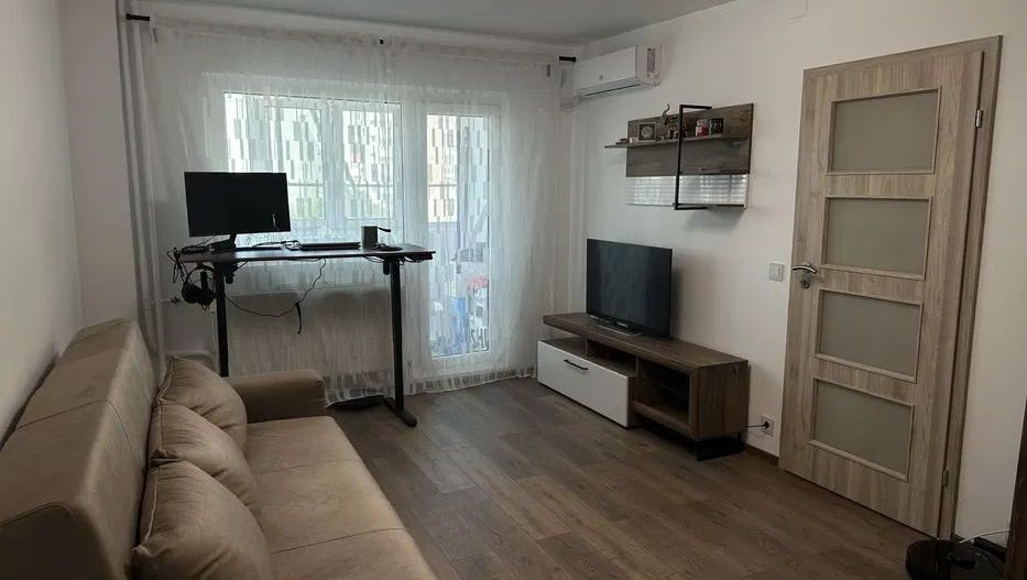 Apartament renovat complet  //  utilat  //  vedere panoramica - Poză 1