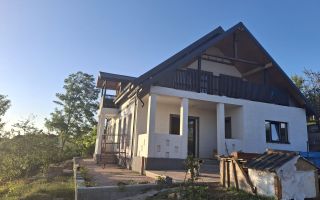 Vând casă P+M (2020) cu teren 1500m, Țigănași stradă principală - Poză 1