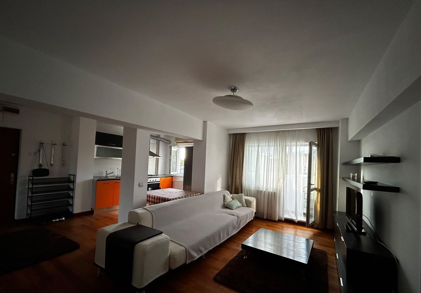 De Inchiriat Apartament 2 camere, metrou Piața Muncii - Poză 1