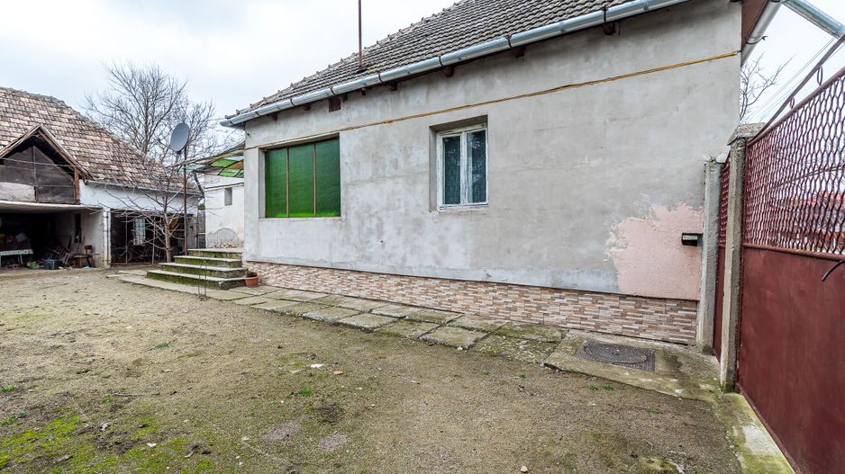 VÂNDUT! Casă de vanzare cu 3 camere in Chisineu Cris - Poză 4