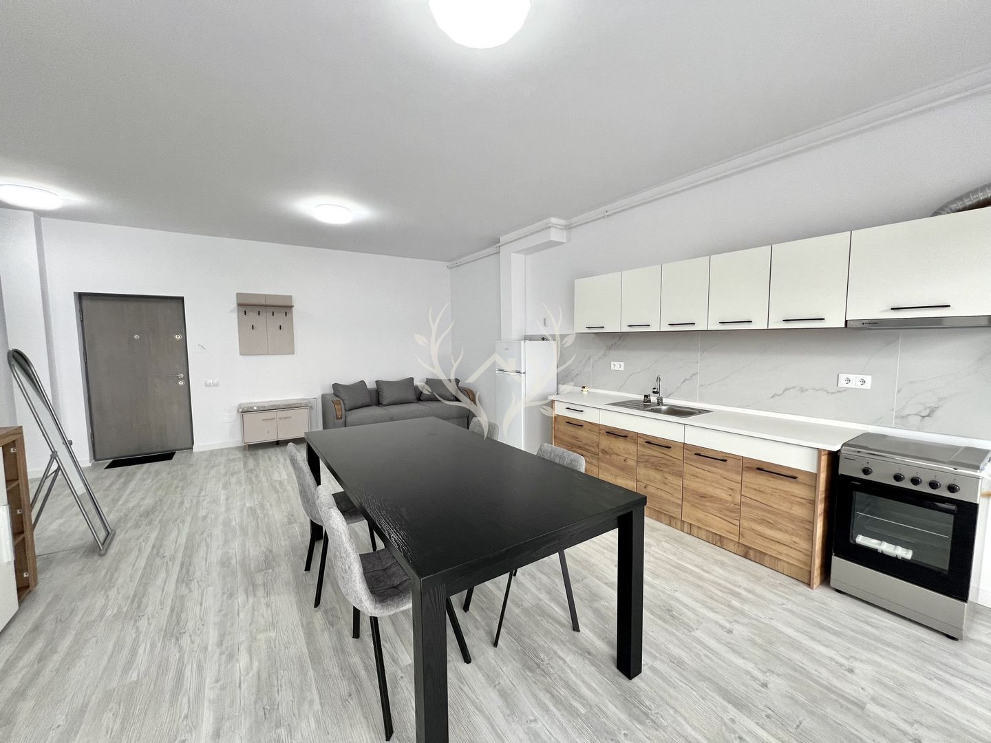 Apartament cu 2 camere, totul nou, parcare subterana – Str. E - Poză 3