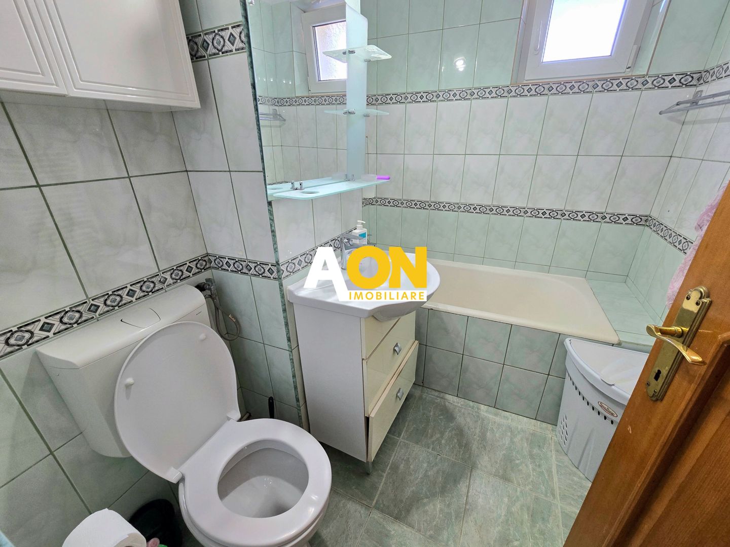 Apartament cu 2 Camere, Bloc cu Lift, Loc de Parcare, Zona Cetate - Poză 7